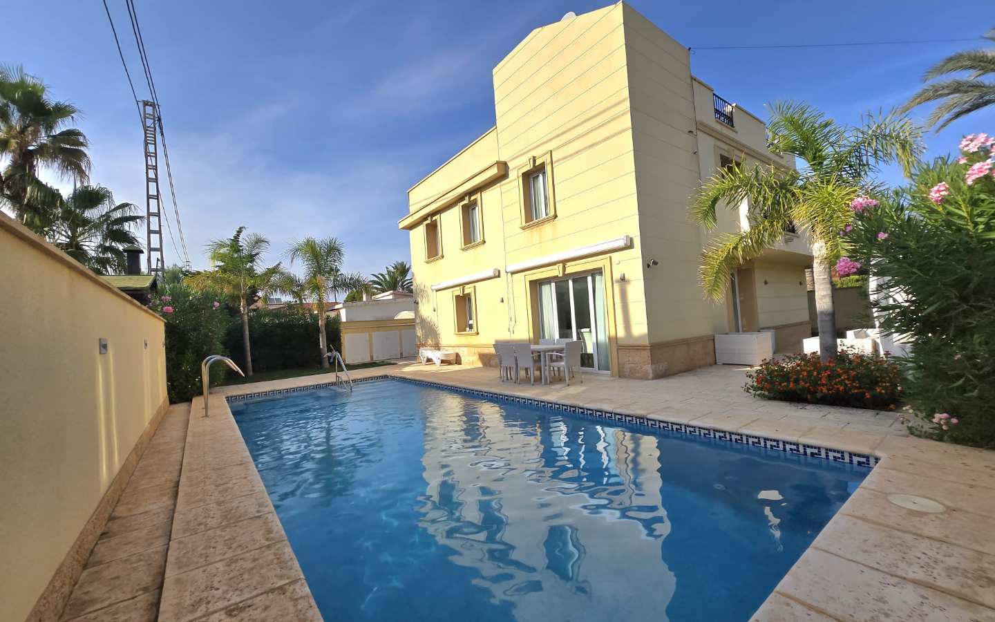 Вилла (4 спальни)